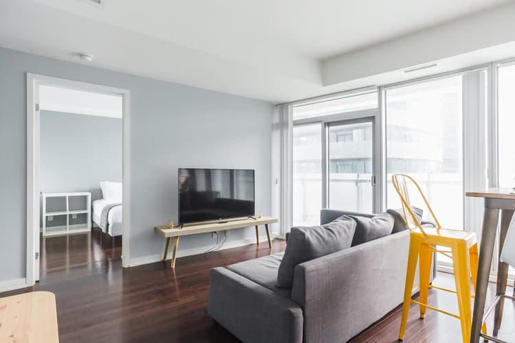 906-2-BDR, 3Beds 2 baths, across CN Tower Parking