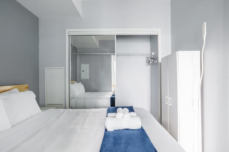906-2-BDR, 3Beds 2 baths, across CN Tower Parking