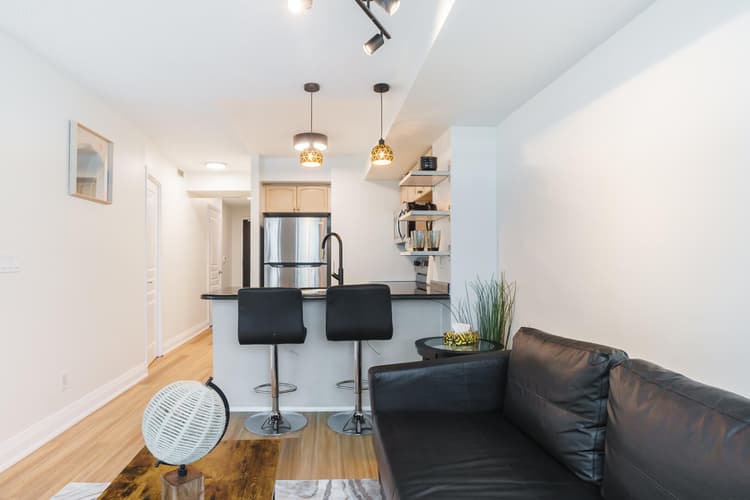 714- 2-Bdr, 3 Beds, 2 Bath by Scotiabank Arena, with Parking