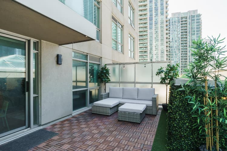 714- 2-Bdr, 3 Beds, 2 Bath by Scotiabank Arena, with Parking