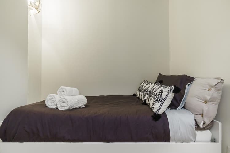 714- 2-Bdr, 3 Beds, 2 Bath by Scotiabank Arena, with Parking