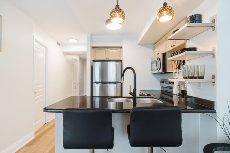 714- 2-Bdr, 3 Beds, 2 Bath by Scotiabank Arena, with Parking