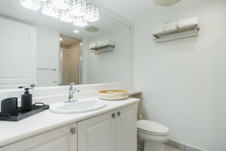 714- 2-Bdr, 3 Beds, 2 Bath by Scotiabank Arena, with Parking