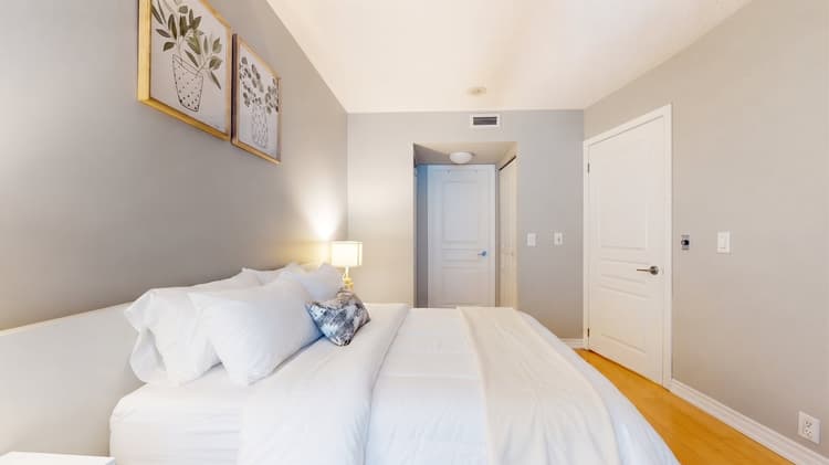 2-Bdr, 3 Beds, 2 Bath by Scotiabank Arena, with Parking
