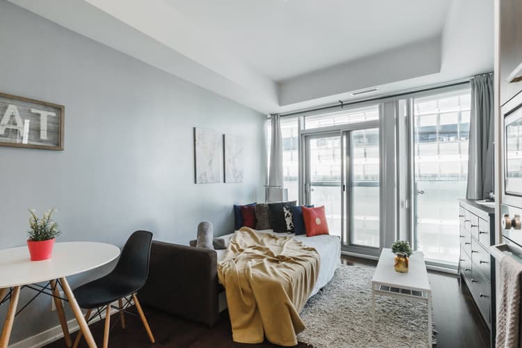 2910- 1bdr + sofabed, 1bath Scotiabank arena