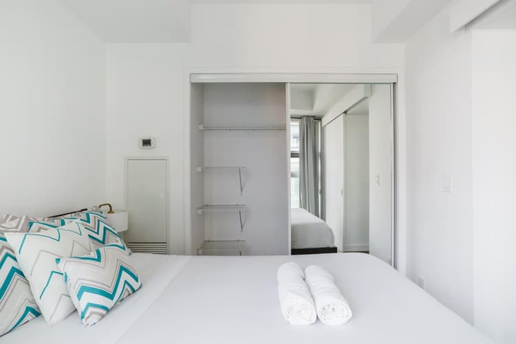 2910- 1bdr + sofabed, 1bath Scotiabank arena