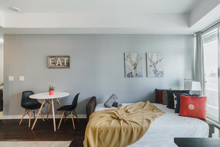 2910- 1bdr + sofabed, 1bath Scotiabank arena