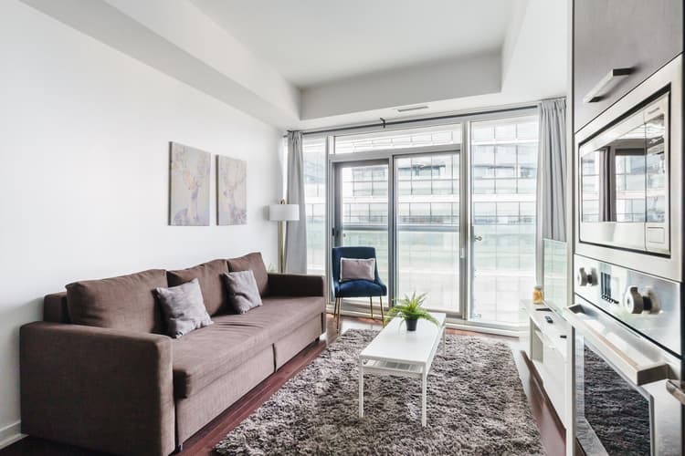 2910- 1bdr + sofabed, 1bath Scotiabank arena