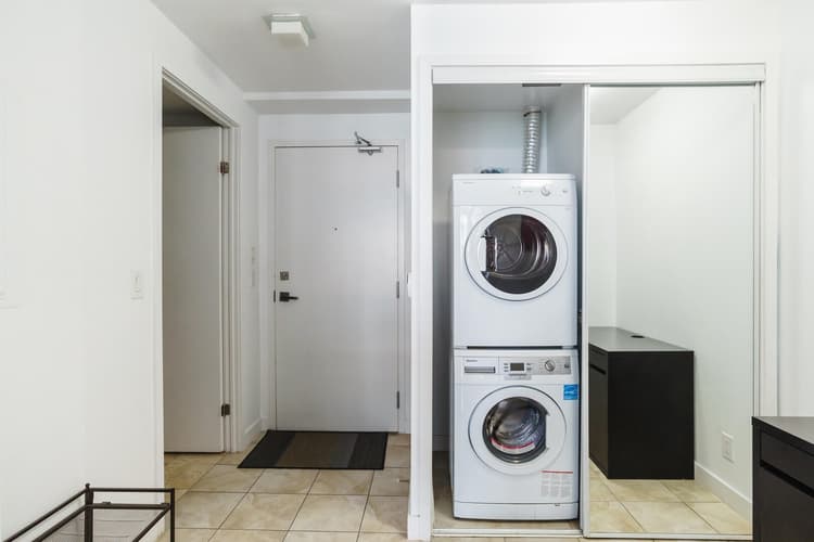 2910- 1bdr + sofabed, 1bath Scotiabank arena