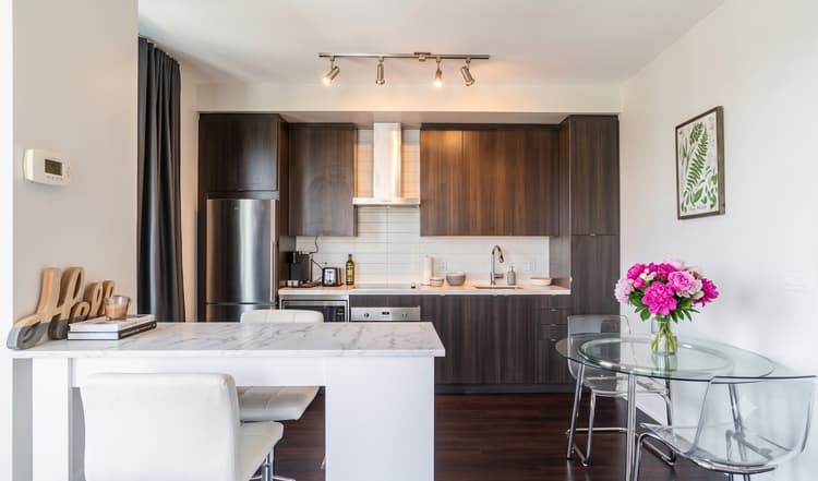1BDR, Rogers Centre + Parking Across CN Tower