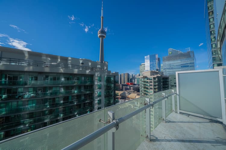 2905-1-bdr 1-bath Downtown with parking across Scotiabank Arena