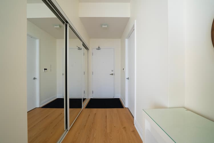 2905-1-bdr 1-bath Downtown with parking across Scotiabank Arena