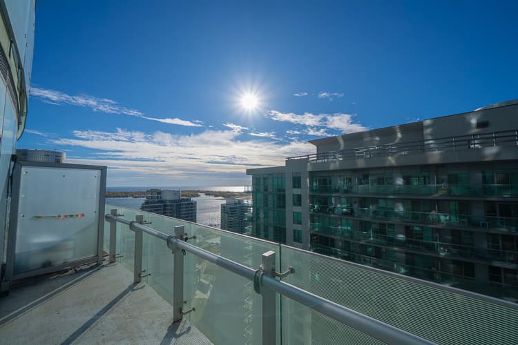 2905-1-bdr 1-bath Downtown with parking across Scotiabank Arena