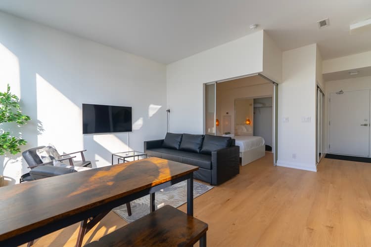2905-1-bdr 1-bath Downtown with parking across Scotiabank Arena