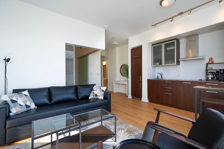 2905-1-bdr 1-bath Downtown with parking across Scotiabank Arena