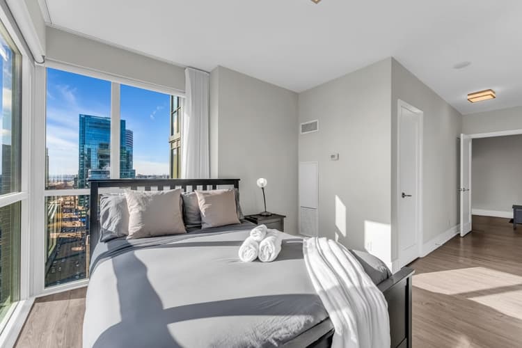 1004 - Luxe 3BR Condo CN Tower W/Parking