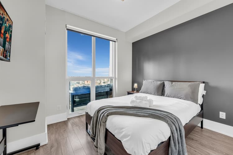 1004 - Luxe 3BR Condo CN Tower W/Parking