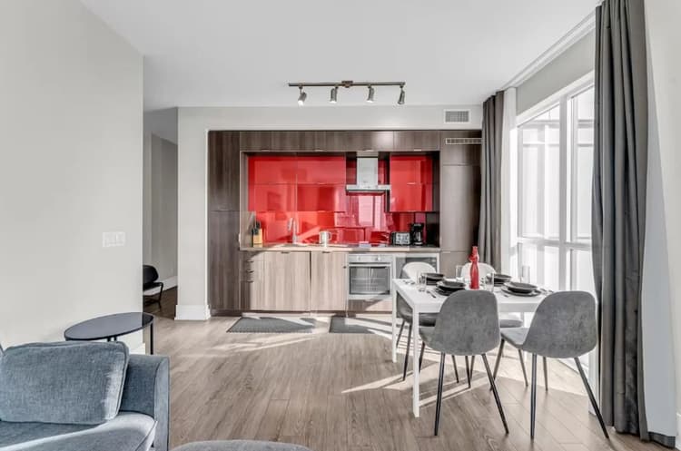 1004 - Luxe 3BR Condo CN Tower W/Parking