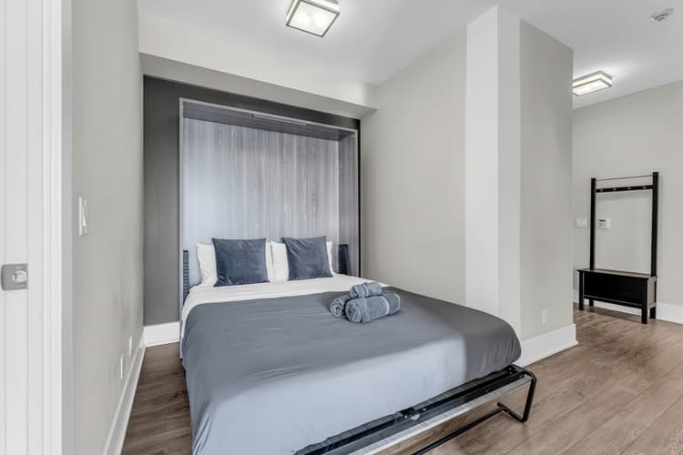 1004 - Luxe 3BR Condo CN Tower W/Parking