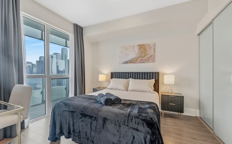 2612 - Bright Downtown Toronto Condo with Balcony