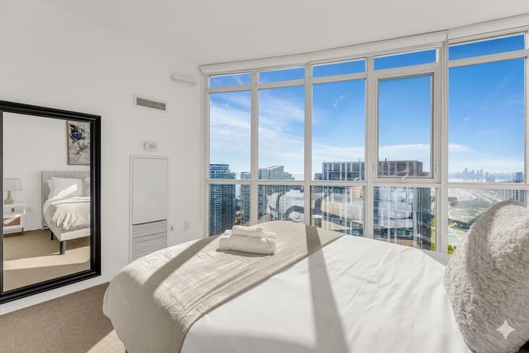 4609- 2 Bedroom Beautiful Condo with CN Tower View