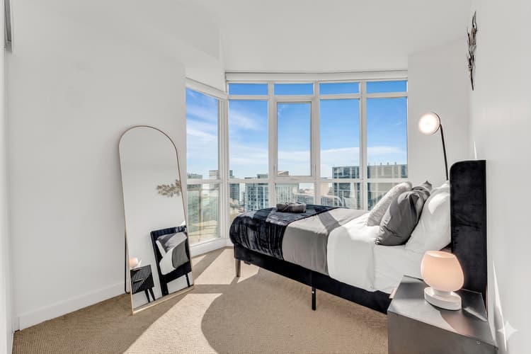 4609- 2 Bedroom Beautiful Condo with CN Tower View