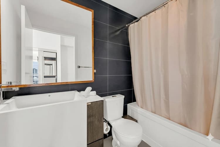 4609- 2 Bedroom Beautiful Condo with CN Tower View
