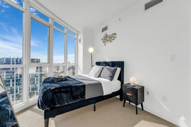 4609- 2 Bedroom Beautiful Condo with CN Tower View
