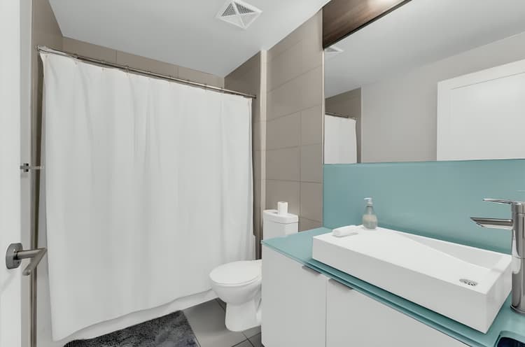 2710 - Elegant two-bedroom condo close to the CN Tower