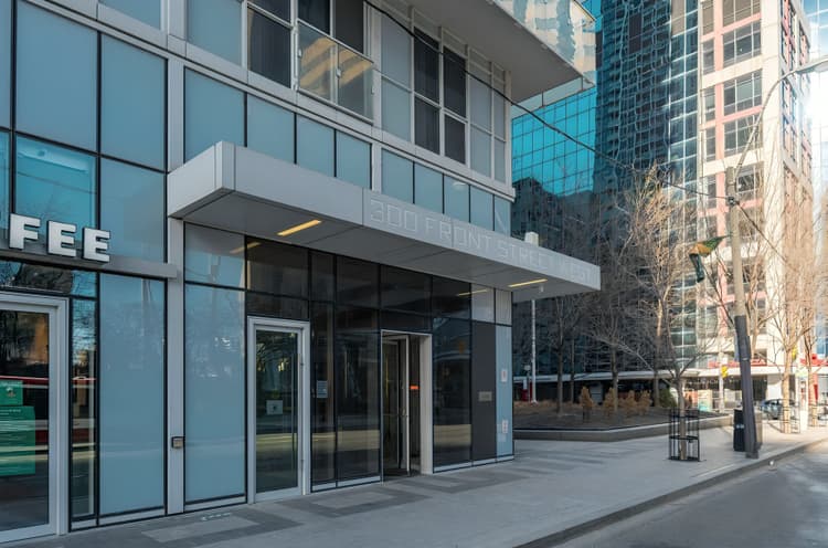 2710 - Elegant two-bedroom condo close to the CN Tower