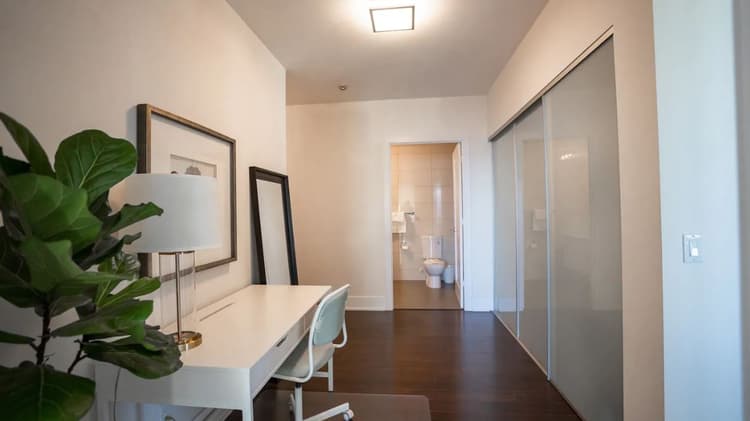 2710 - Elegant two-bedroom condo close to the CN Tower