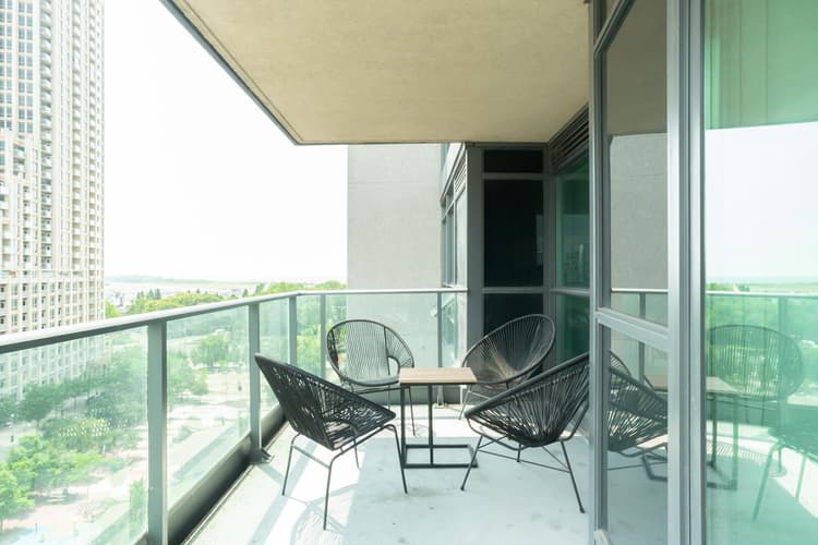 3905-3Bedroom Luxury City Views with parking