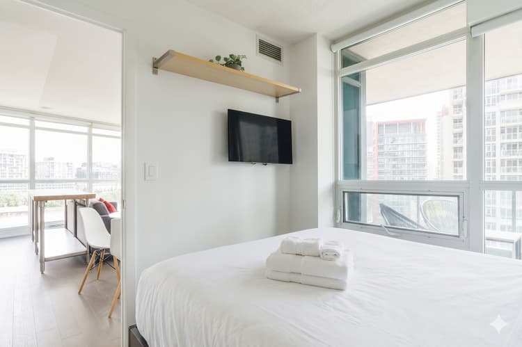 3905-3Bedroom Luxury City Views with parking