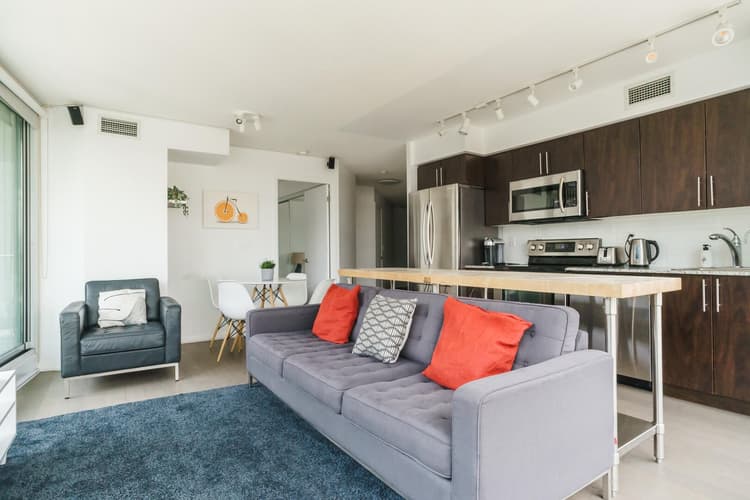 3905-3Bedroom Luxury City Views with parking