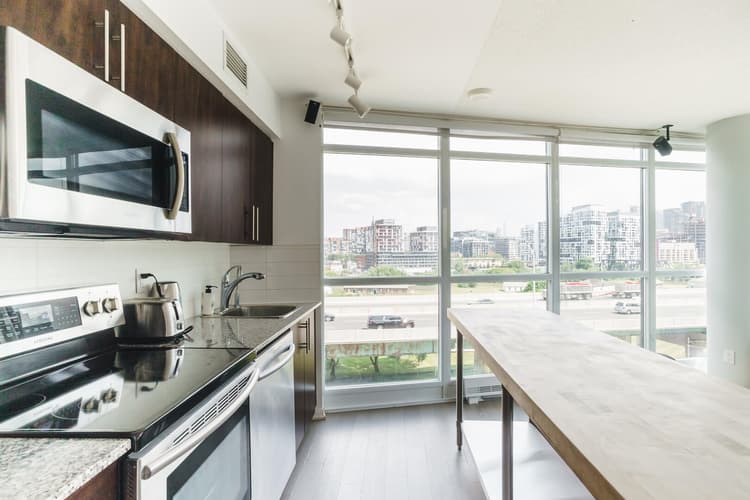 3905-3Bedroom Luxury City Views with parking