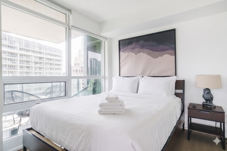3905-3Bedroom Luxury City Views with parking