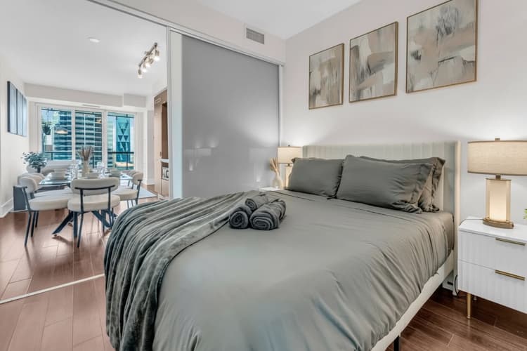 3609 - Two-Bedroom Luxury Apartment with Lake Views