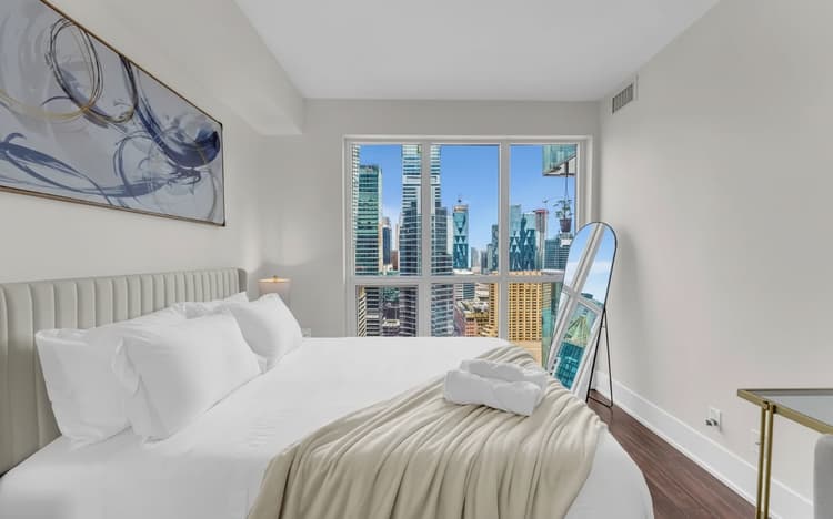 3609 - Two-Bedroom Luxury Apartment with Lake Views