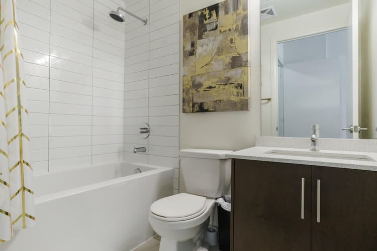 4105-Stylish Downtown Toronto Condo w/ Balcony