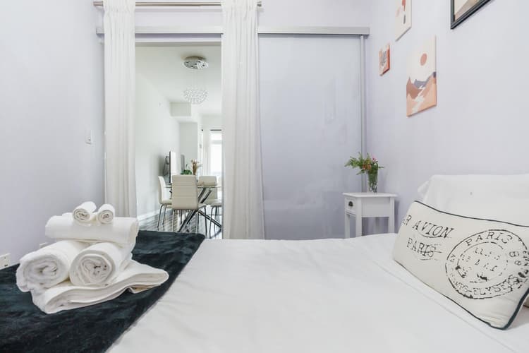 4105-Stylish Downtown Toronto Condo w/ Balcony