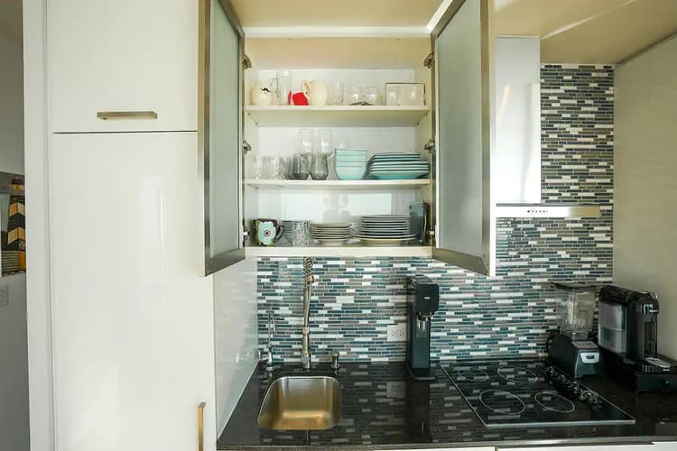 5210 - Chic Toronto Downtown Condo + Balcony