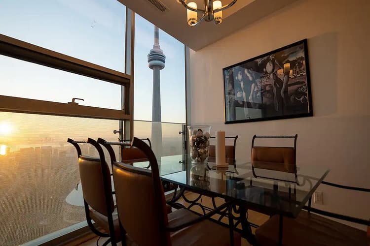 5210 - Chic Toronto Downtown Condo + Balcony