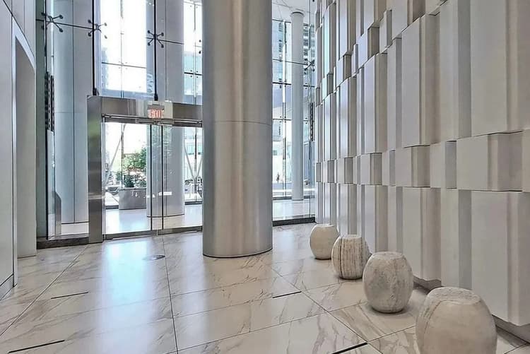 5210 - Chic Toronto Downtown Condo + Balcony