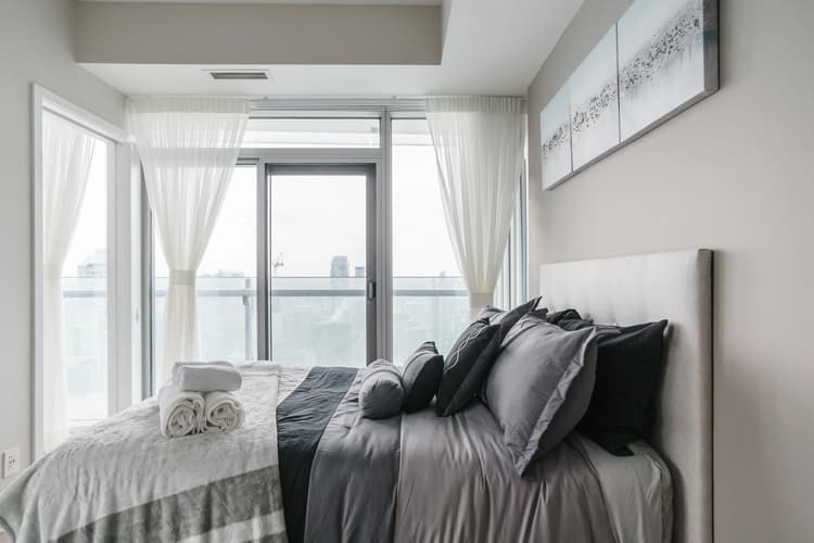 5708 - Billion Condo with CN Tower View