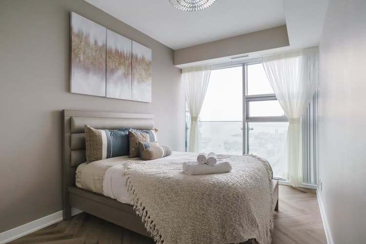 5708 - Billion Condo with CN Tower View