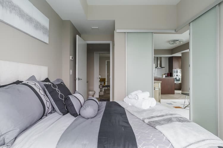 5708 - Billion Condo with CN Tower View