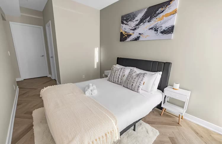 5903 - Luxe 3BR Condo CN Tower W/Parking
