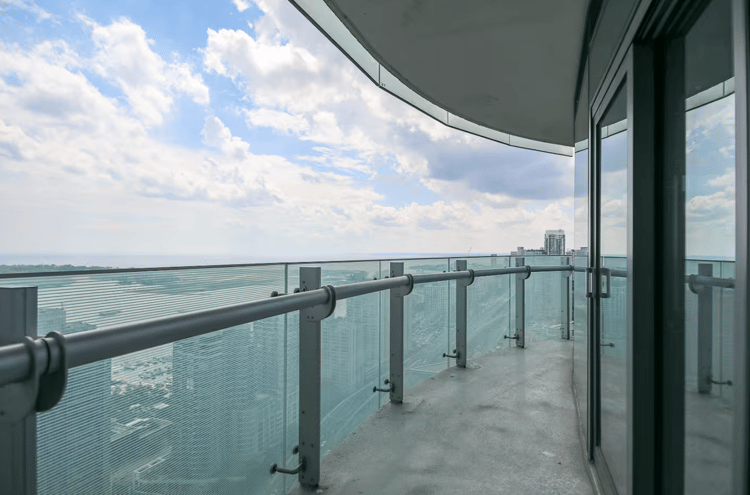 Spacious 3‑Bedroom High‑Floor Suite