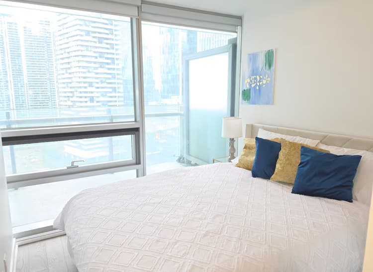 Great 2bdr+sofabed downtown Condo