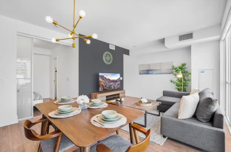 Great 2bdr+sofabed downtown Condo